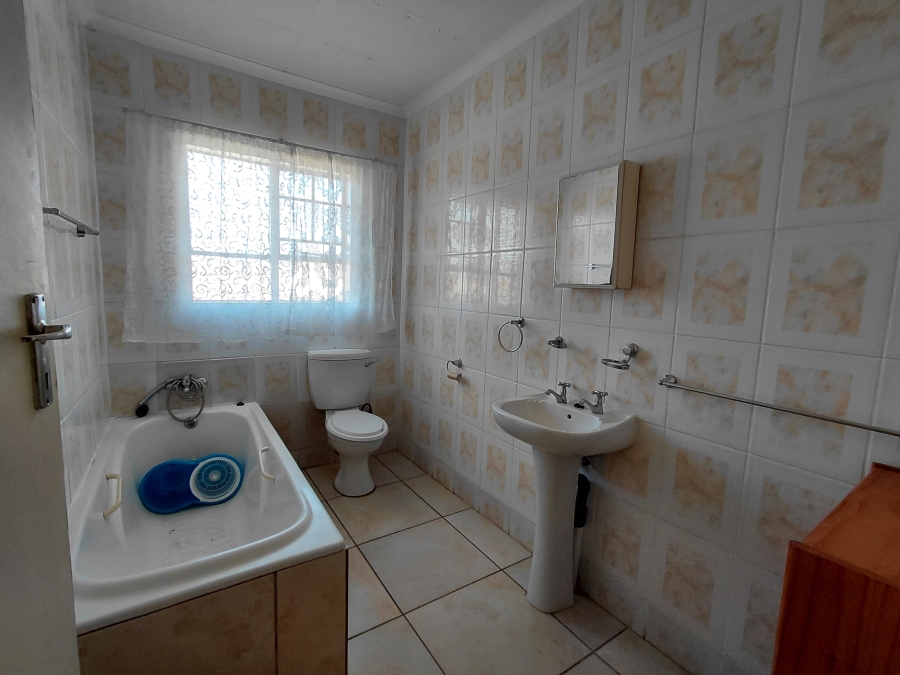 To Let 3 Bedroom Property for Rent in Meiringspark North West